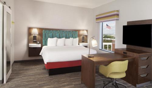 King Studio Suite with Sofa Bed - Non-Smoking
