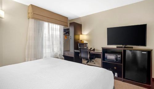 King Room with Accessible Tub - Accessible/Non-Smoking
