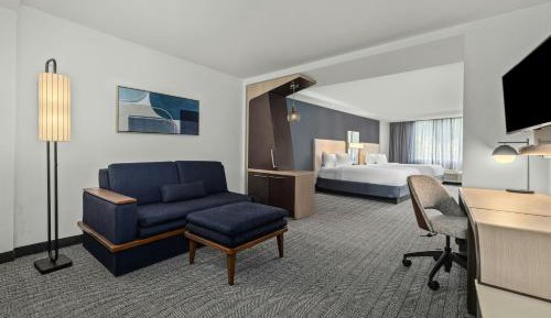 Queen Suite with Two Queen Beds and Sofa Bed - Hearing Accessible