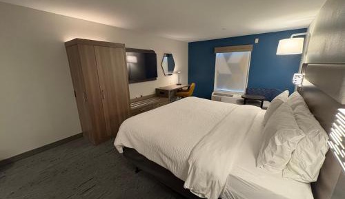 Standard King Room with Accessible Tub - Mobility Access