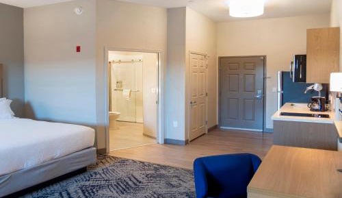 Studio Queen Suite with Two Queen Beds - Communications Accessible