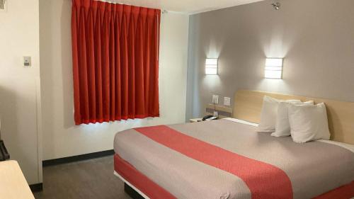 1 Queen Bed | Non-Smoking