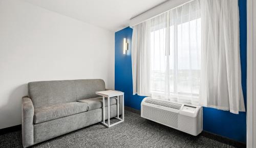 King Studio with Sofa Bed