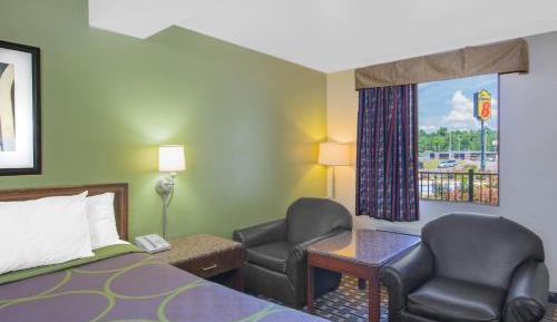 Deluxe King Room - Non-Smoking