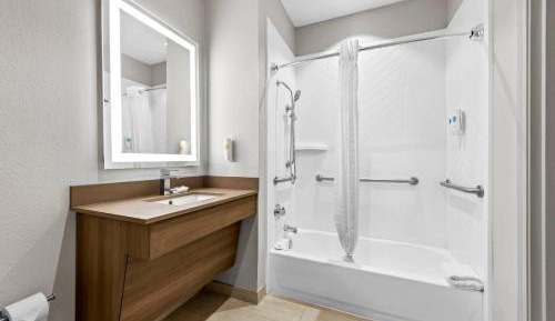 King Room - Disability Access/Non-Smoking