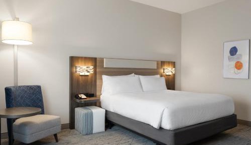 Standard King Room with Mobility Accessible Tub