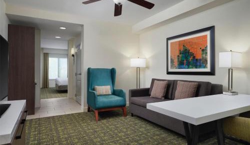 One-Bedroom King Suite - Non-Smoking