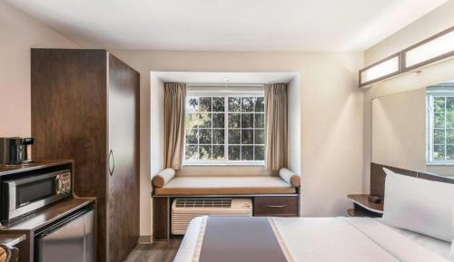 Queen Room - Disability Access/Non-Smoking