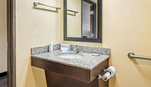 Queen Room - Disability Access/Non-Smoking