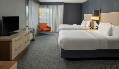 Studio with Two Queen Beds, Bathtub and Sofa Bed - Mobility Access/Hearing Accessible