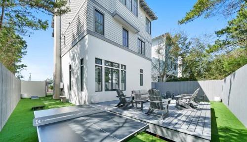 Four-Bedroom Holiday Home