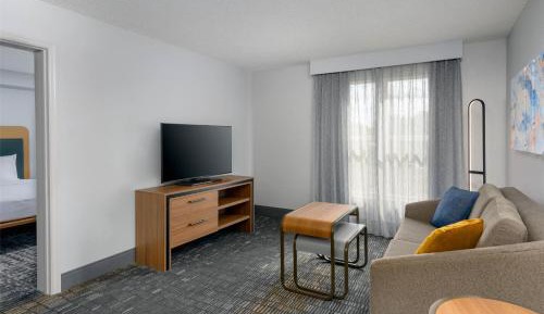 Suite with Two Queen Beds and Tub - Mobility and Hearing Access/Non-Smoking