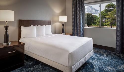 Luxury Room King Non-Smoking Newly Renovated 