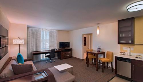 One-Bedroom King Suite with Sofa Bed - Hearing Accessible