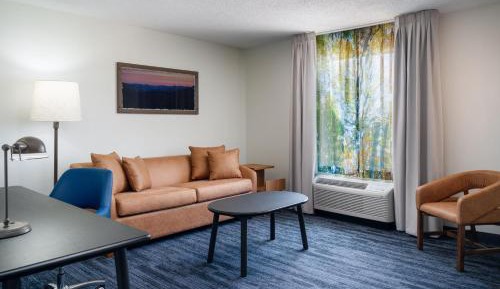 One-Bedroom King Suite with Bathtub and Sofa Bed - Mobility Access/Hearing Accessible