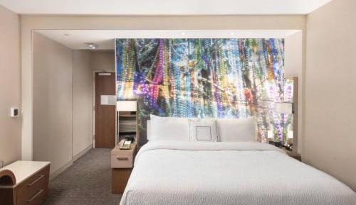 King Room with Bathtub, Transfer Shower and Sofa Bed - Mobility Access