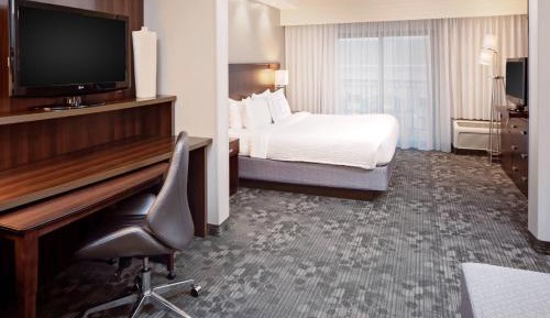 King Suite with Sofa Bed - Hearing Accessible