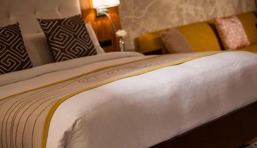 Deluxe One King or Two Queen Room