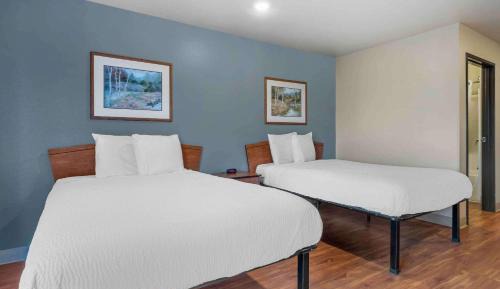 2 Full Beds | Smoking, Kitchen