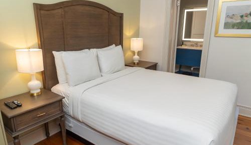 Deluxe Queen Room