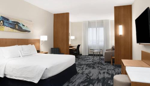 Studio with King Bed and Sofa Bed - Hearing Accessible
