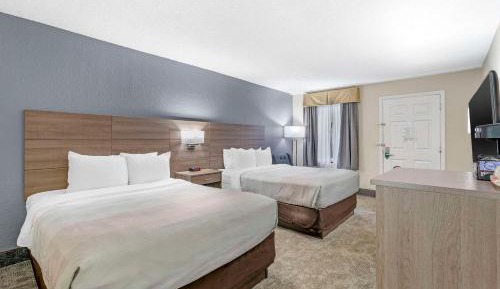 Queen Room with Two Queen Beds - Accessible/Non-Smoking 