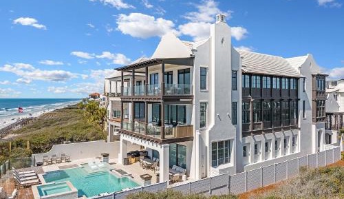 Eight-Bedroom Holiday Home