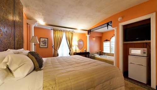 One-Bedroom King Suite
