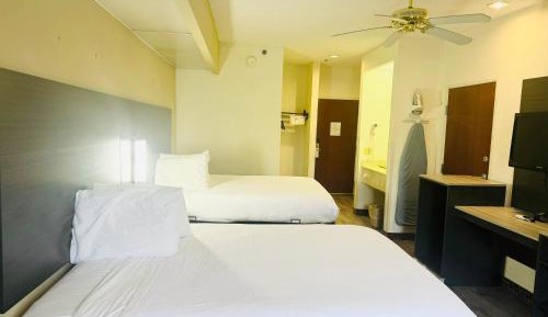 Queen Room with Two Queen Beds - Non-Smoking
