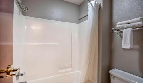 Deluxe King Room - Non-Smoking