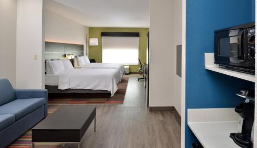 Queen Suite with Two Queen Beds