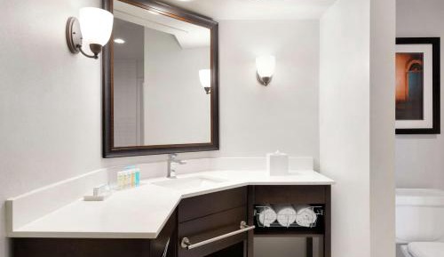 King Suite with Spa Bath - Non-Smoking