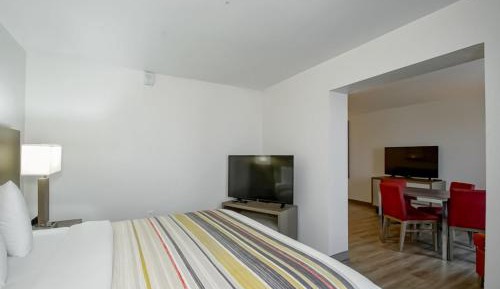 One-Bedroom King Suite - Non-Smoking
