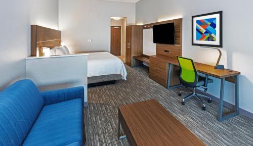 King Suite - Mobility Accessible with Tub