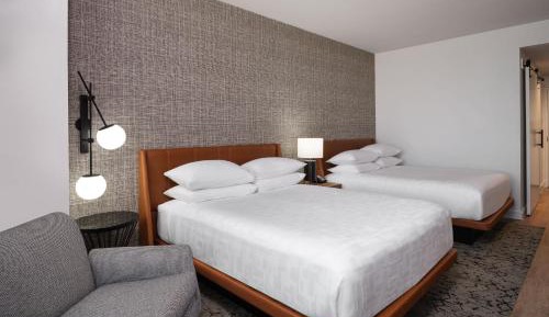 Traditional Guest room with 2 Queen, Courtyard view