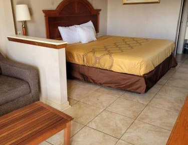 Deluxe King Suite