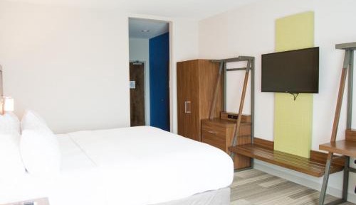 Standard King Room with Accessible Tub - Mobility Access