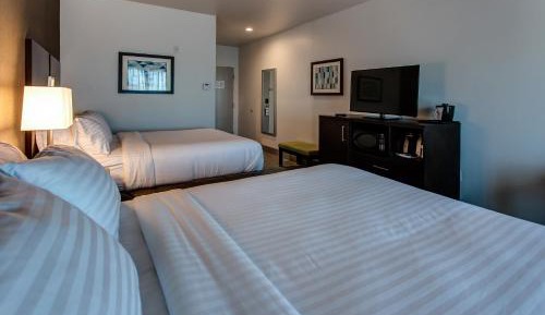 Room with Two Beds - Hearing Accessible - Non-Smoking