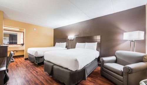 Queen Room with Two Queen Beds - Smoking