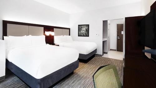 Standard Queen Room with Two Queen Beds