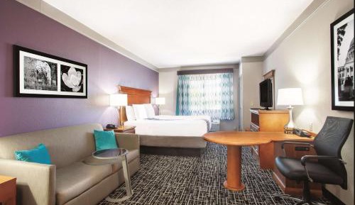 Deluxe King Room - Non-Smoking