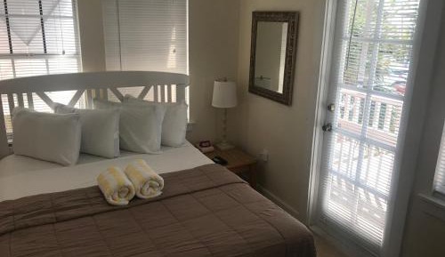 Corner Suite 1 - Men Only