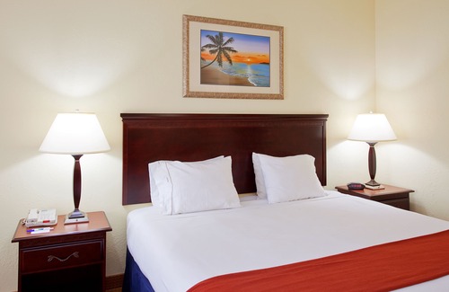 Callaway Hotel | Holiday Inn Express Hotel & Suites Panama City-Tyndall, an Ihg Hotel