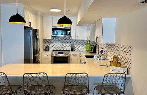 Hollywood Beach House | Beachfront views in quiet Sunnyside