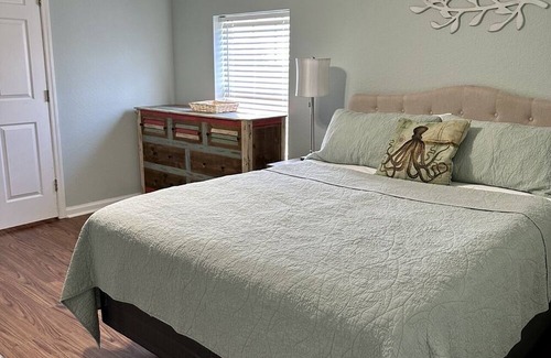East End Condo | The 💵💰saver! Book Now!Downtown Condo! New to rental market! Deck View!