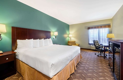 Longview Hotel | La Quinta Inn & Suites by Wyndham Longview North