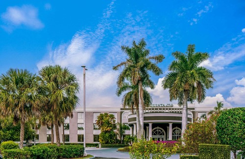 Naples Hotel | La Quinta by Wyndham Naples Downtown