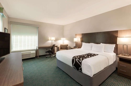Lafayette Hotel | La Quinta Inn & Suites by Wyndham Lafayette Oil Center