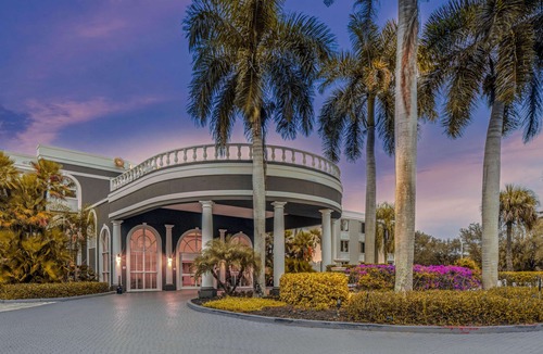 Naples Hotel | La Quinta by Wyndham Naples Downtown