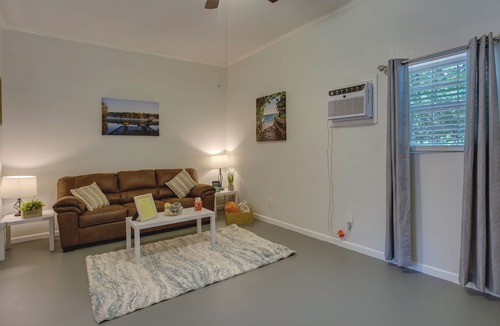Wills Point Cottage | Dock & Fire Pit: Lake Tawakoni Vacation Rental!